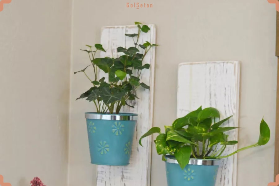 تابلوی چوبی با گلدان