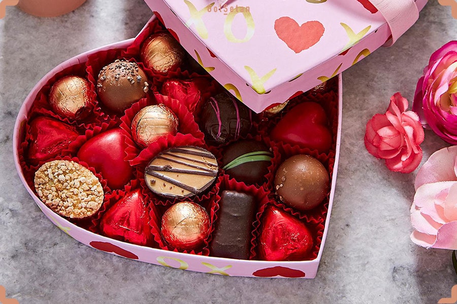 یک جعبه شکلات قلبی