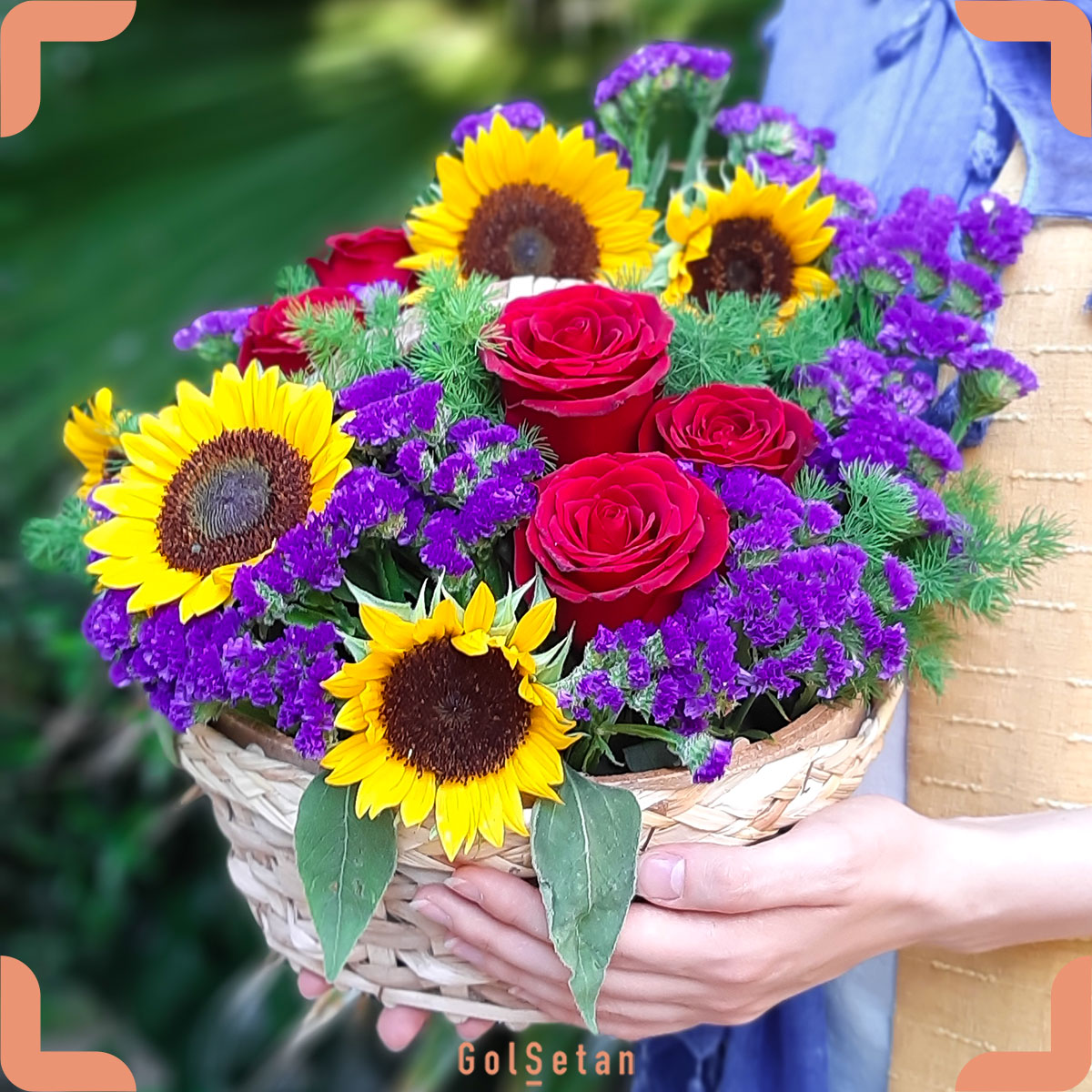 sunflower-basket-in-girls-hand سبد گل بوژان