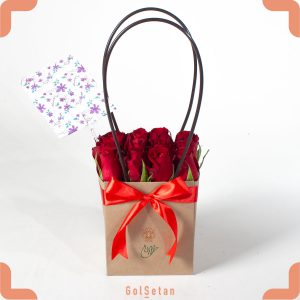 باکس گل رز قرمز دسته‌دار