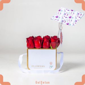 جعبه زیبای رز قرمز برای سورپرایز عاشقانه