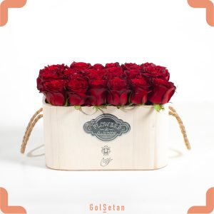 جعبه گل چوبی رز قرمز