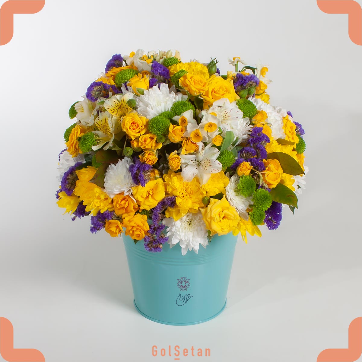 flower-gift-bucket باکس گل شادی با گلهای زرد سفید