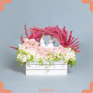 باکس گل فریزیا و رز صورتی