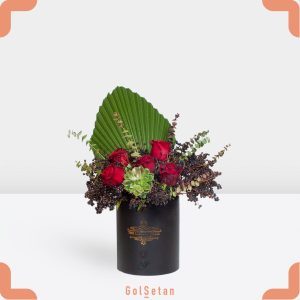 باکس رز قرمز و ساکولنت در باکس مشکی