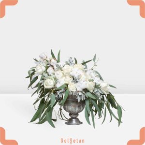 جام گل رز سفید در کاپ نقره ای