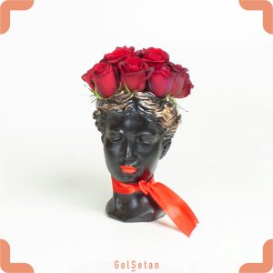 گل رز در تندیس مشکی زیبا و خاص