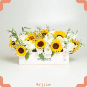 باکس آفتابگردان و رز سفید هدیه ای زیبا و خاص