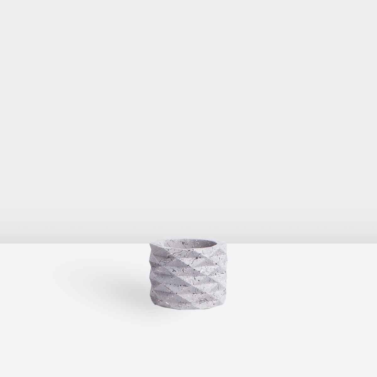 mesh-concrete-vase گلدان بتنی مشبک کوچک طوسی