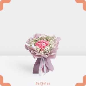 دسته گل رز صورتی و عروس زیبا