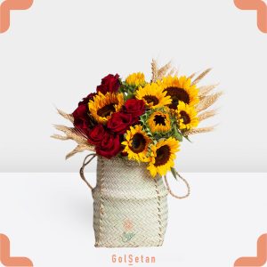 باکس گل رز و آفتابگردان زیبا