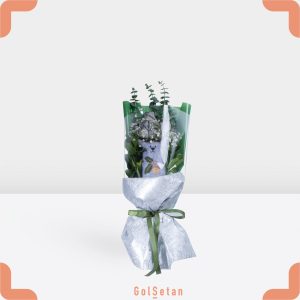 دسته گل رز طوسی و عروس جذاب