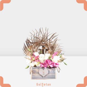 باکس گل لیسیانتوس و مجسمه طلایی خاص