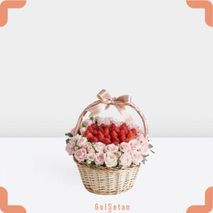 باکس گل رز و توت فرنگی خاص