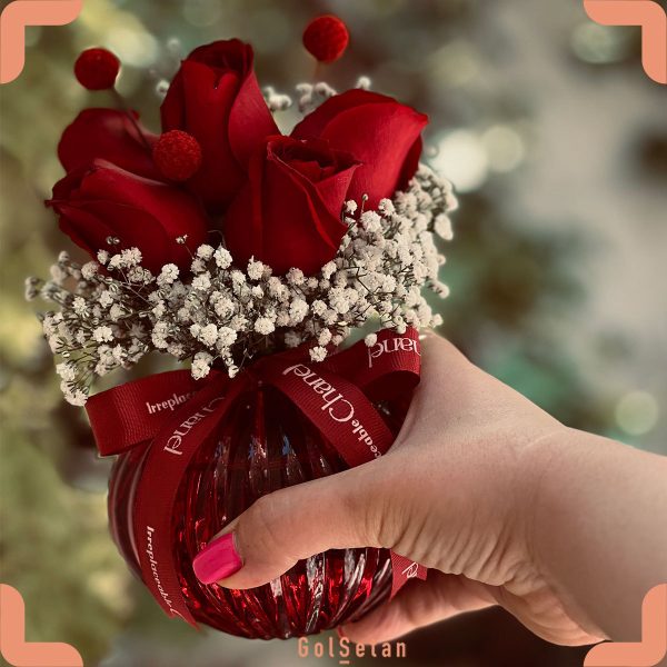 باکس گل رز کوچک و عروس شیک