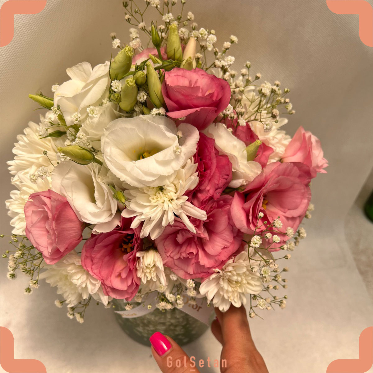 white-lisianthus-pink-chrysanthemum-box باکس گل لیسیانتوس و داوودی زیبا